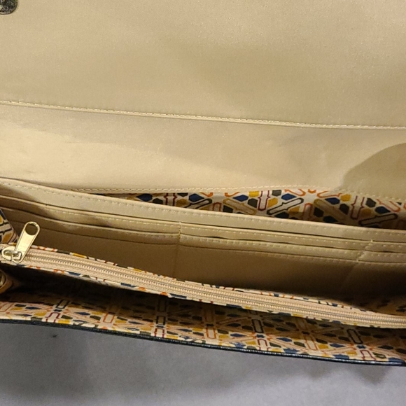 Rolfs black and cream clutch - Picture 5 of 7